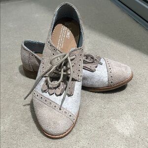 Toms Women's Beige and Gray Lace-Up Flats